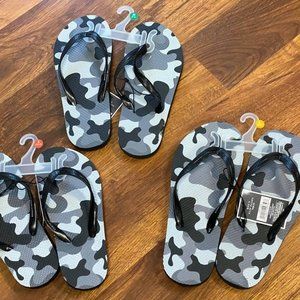 NWT Kids Camo Flip Flops
